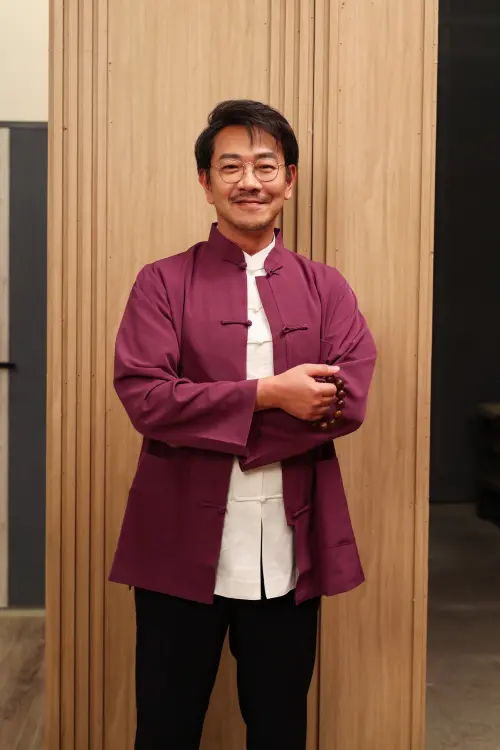 ▲江俊翰經歷母病、住院險截肢及投資失敗負債累累的人生至暗時刻。（圖／民視提供）