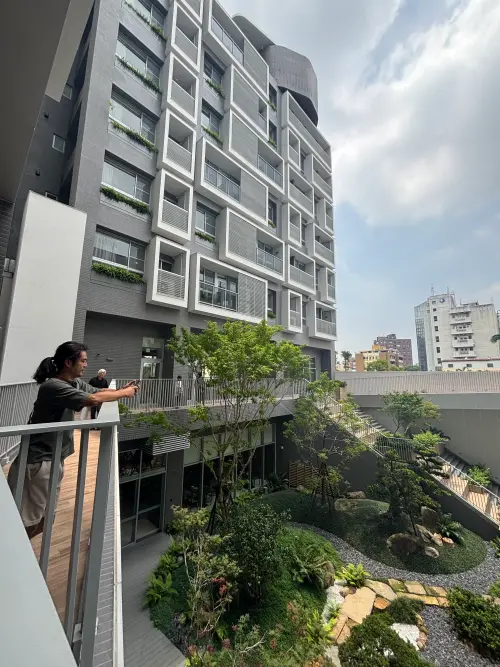 ▲高年級聚樂部主打「離塵不離城」，希望保留城市生活便利性與文化氛圍。（圖／記者金武鳳攝，2026.5.12)