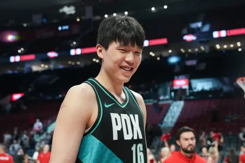 ▲楊瀚森今年尚未適應NBA強度，但他畢竟是2025年首輪新秀，將可能作為潛力新星被賣到密爾瓦基。（圖／美聯社／達志影像）
