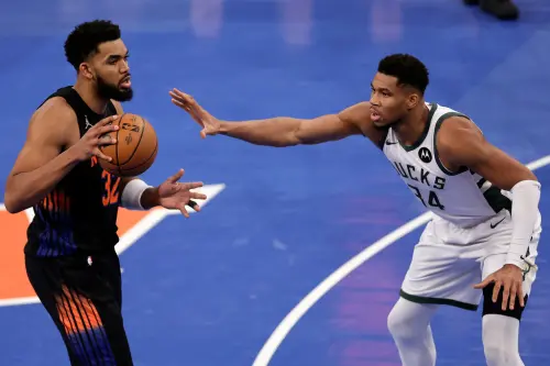 ▲尼克今年如果無法奪冠，直接證明目前這組陣容的上限，唐斯（Karl-Anthony Towns）（左）可能被換到公鹿，讓尼克拿到字母哥這位當代巨星加入。（圖／美聯社／達志影像）