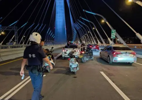 淡江大橋開通狀況爆炸亂！9小時車禍首撞、機車搶道　他遭罰款6萬