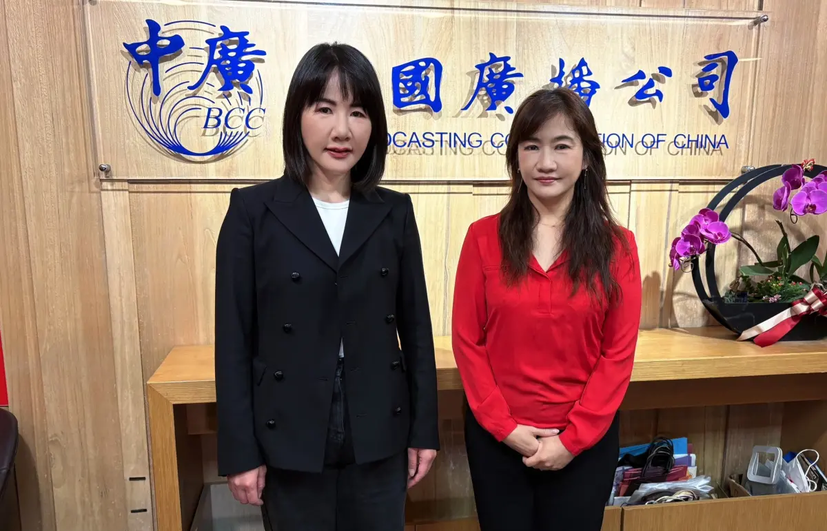 ▲謝衣鳳今上中廣《千秋萬事》節目，接受主持人王淺秋訪問。（圖／中廣提供，2026.05.13）