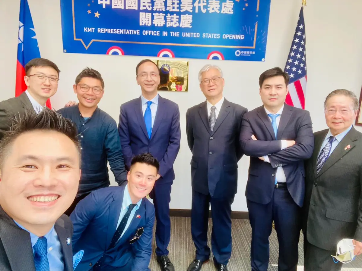 ▲國民黨前海外部主任陳以信指出，鄭麗文赴美訪問要求各地僑胞落地接待是誤傳，更指出前主席朱立倫有一次小型訪美，自行買單。（圖／擷取自陳以信臉書）