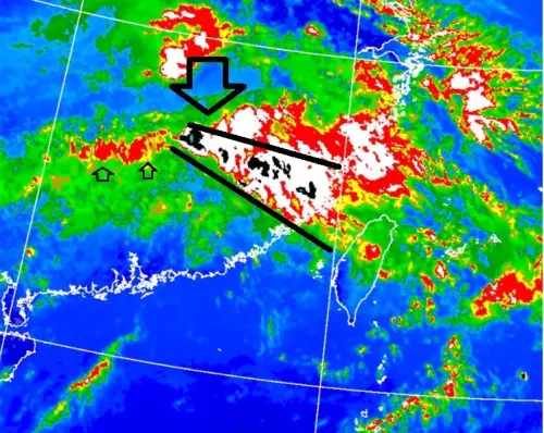 鋒面「最強雨勢」來了！北台灣越晚雨越大　鄭明典曬衛星雲圖示警