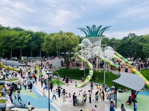 ▲鰲峰山公園「谷溜遊戲場」啟用後成為熱門親子景點，近期吸引不少親子家庭前往遊玩(圖／建設局提供2026.5.13)