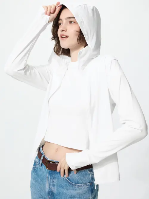 ▲台灣人夏天最在乎的抗UV單品，UNIQLO從防曬外套到無縫袖套都有。（圖／UNIQLO提供）