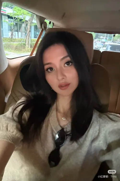 ▲廖思惟自拍照被網友質疑動豐唇手術，本人親自否認。（圖／翻攝自廖思惟小紅書）