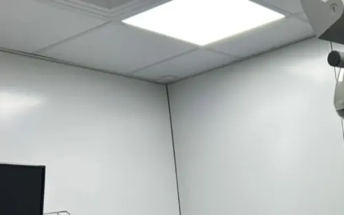 ▲北市跨局處稽查發現，光澤診所台北三民店有疑似攝影機拆除痕跡。（圖／北市衛生局提供）