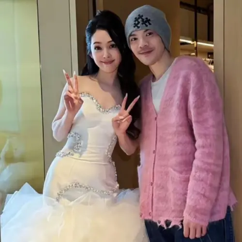 ▲向佐（右）日前才去探班郭碧婷（左）。（圖／翻攝自微博）