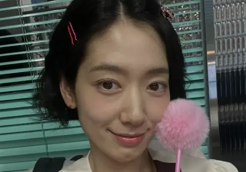朴信惠懷二胎飛美國看PGA！挺孕肚追星　和爸爸共遊超溫馨