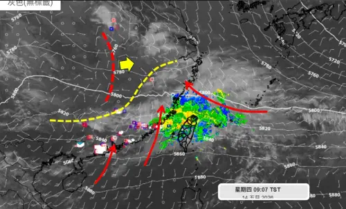 ▲今天西南風暖濕空氣更靠近台灣，廣東、福建一帶的對流擴散，往台灣方向移動導致降雨。（圖／天氣職人-吳聖宇臉書）