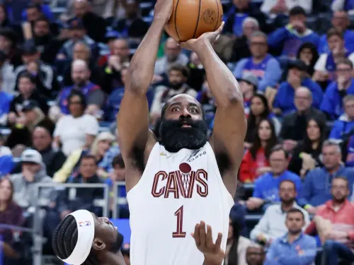 ▲2017-18賽季效力於火箭隊的哈登（James Harden）。他是歷史上最後一位奪得年度MVP的美國本土出生球員，此後該獎項便陷入長達8年的外籍球星壟斷期。（圖／美聯社／達志影像）