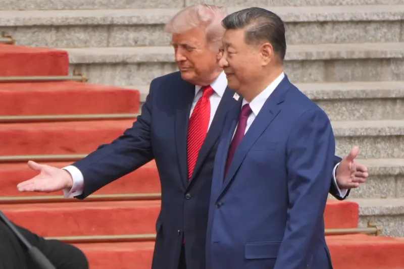 ▲美國總統川普釋出訊號,表明他對台海危機沒什麼興趣,且正拖延軍售進度,避免破壞他計畫9月與習近平進行的下一次會面。圖為川普昨和中國國家主席習近平5月時在北京舉行川習會。(圖/美聯社/達志影像)