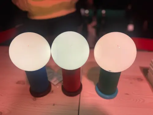▲受到幾何形狀啟發，結合金屬與玻璃材質，打造堅固且具質感的外型。（圖／記者鍾怡婷攝）