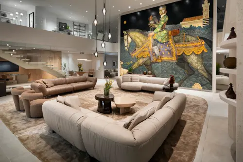 ▲NATUZZI 2026米蘭展多元新品齊發，以有機曲線、模組化系統、不同材質混搭創造多場景應用。（圖／官方提供）