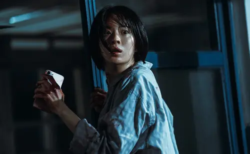 ▲全昭映飾演的劉世雅，為了解開「Girigo」的詛咒，而進到靈界世界找尋真相。（圖／翻攝自IG@netflixkr）