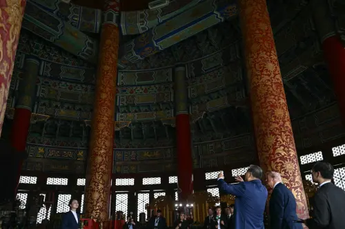 ▲美國總統川普在中國國家主席習近平的陪同下，到北京天壇公園參觀。（圖／美聯社／達志影像）