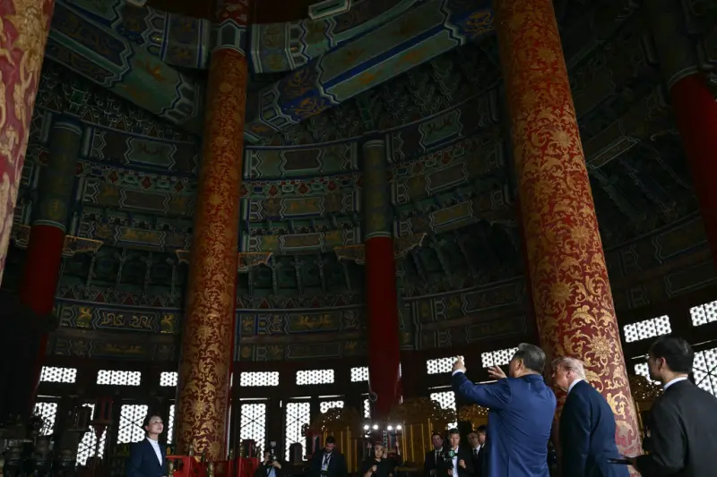    ▲美國總統川普在中國國家主席習近平的陪同下，到北京天壇公園參觀。（圖／美聯社／達志影像）  