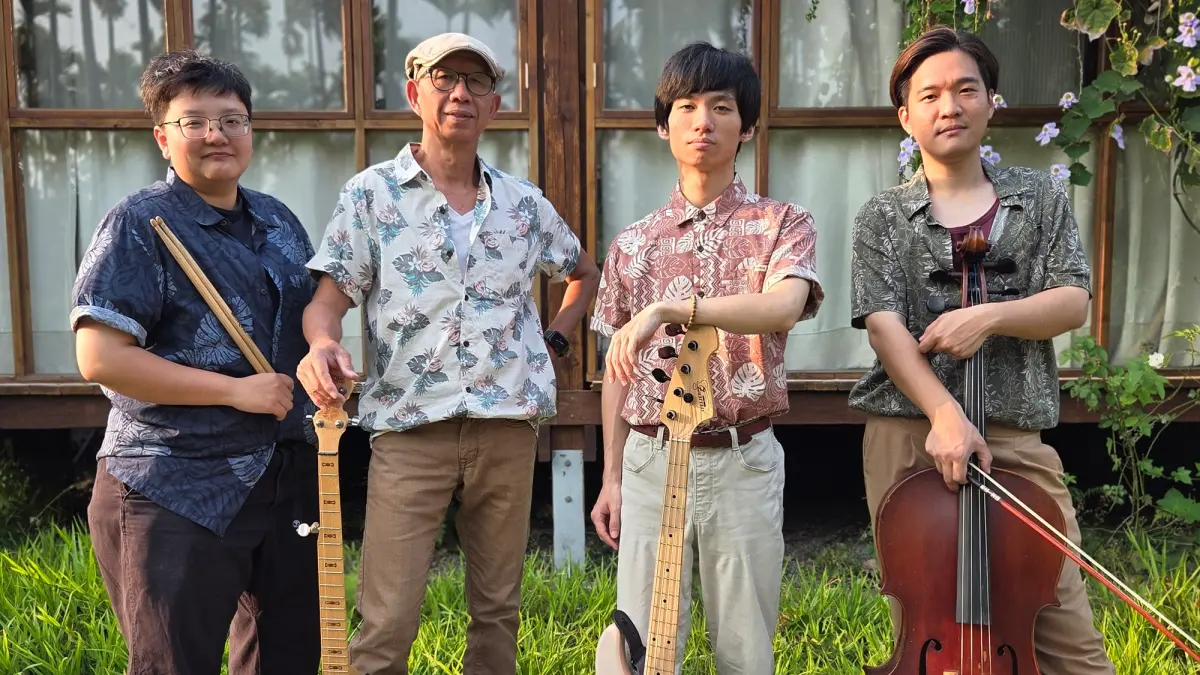 ▲衛武營小時光系列上半年壓軸場次，由客家新音樂重要推手顏志文領軍山狗大南方樂團，彈唱《來自土地的聲音》。（圖／衛武營提供）