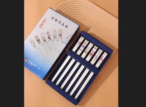 74萬股東快看！凱基金股東會紀念品「彩繪花鳥筷」亮相　下周開領