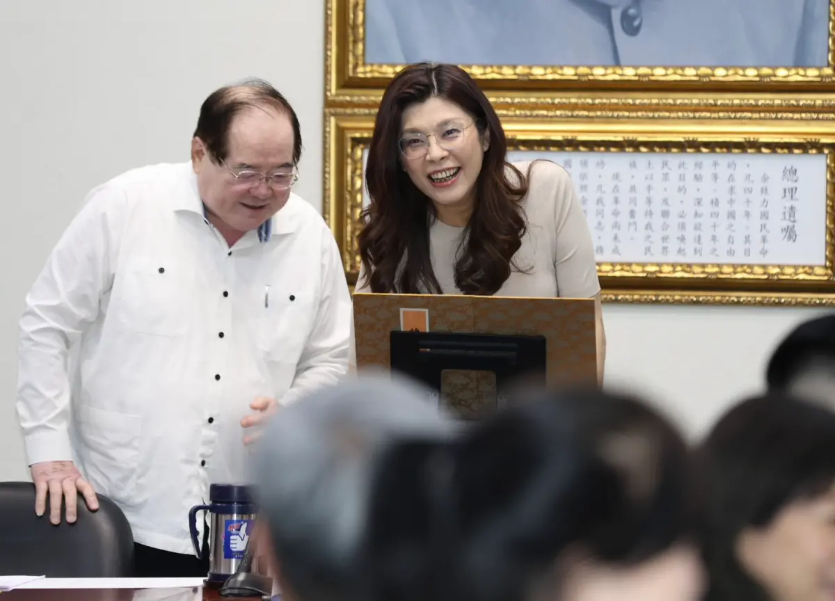 追蹤器案大烏龍！李乾龍現身新北檢：那不是恐嚇信是善意提醒