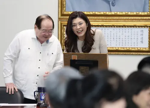 追蹤器案大烏龍！李乾龍現身新北檢：那不是恐嚇信是善意提醒
