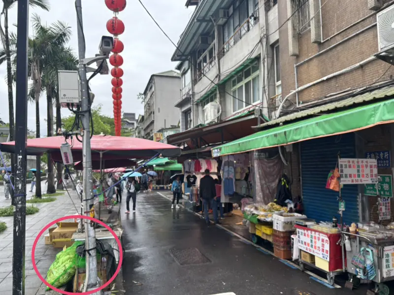    ▲針對市場鼠類容易聚集處（紅圈處），北市府啟動清消，減少鼠類藏匿與食物來源。（圖／記者呂炯昌攝）  