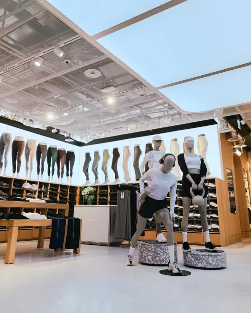 ▲Lululemon 極致「奶油感」的來源！透過高品質尼龍 66 與昂貴的水磨毛技術，打造出洗多次仍滑順的裸感布料。（圖／翻攝自IG_lululemontw）