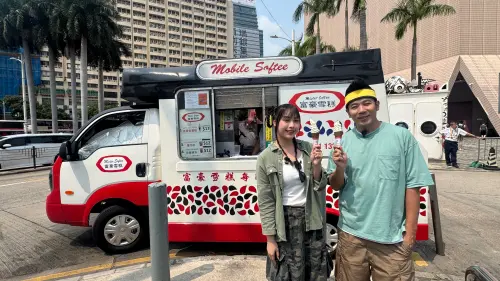 ▲可樂旅遊邀請香蕉哥哥與葡萄姐姐於5月23日中午12:20親臨展場互動。（圖／東森YOYO家族提供）