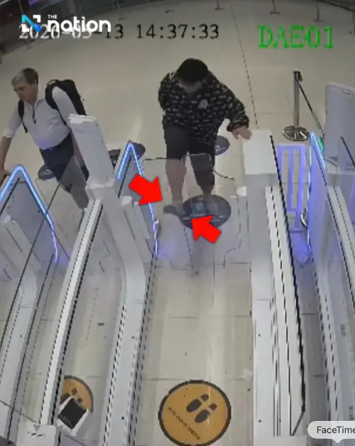 中國男大鬧曼谷機場　怒砸自助通關機器、飆罵警察