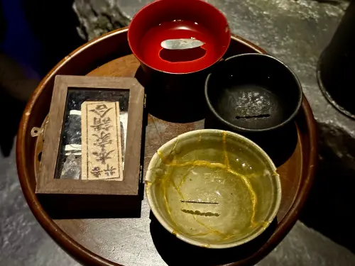 ▲忍者自製「水羅盤」指南針。（圖／記者蕭涵云攝）