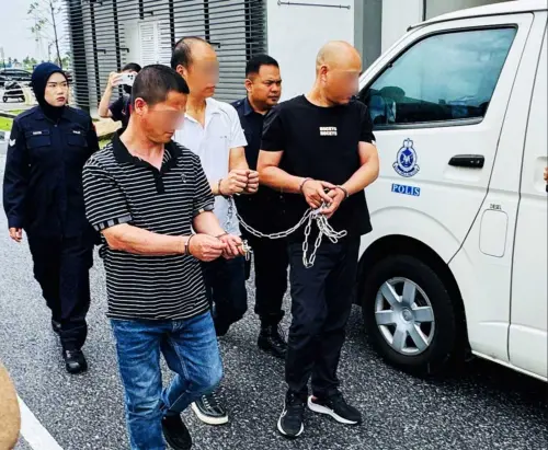 假觀光真偷竊！4名中國大叔赴馬來西亞跨州犯案 遭警砸車窗圍捕
