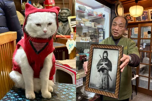 ▲今日被迫營業的厭世茶茶，與秀出忍者祖父帥照的第三代店主。（圖／記者蕭涵云攝）