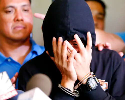 走私超過1萬支「喪屍煙彈」　大馬2年輕男將受新加坡監禁判刑