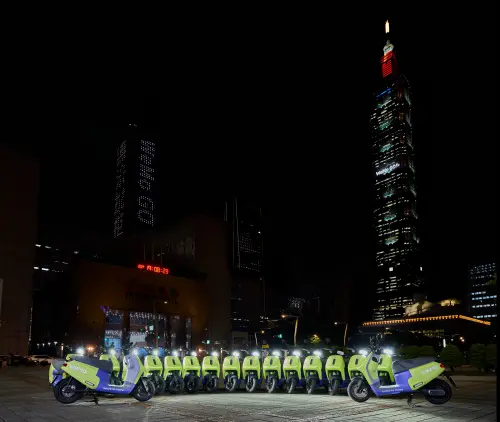 ▲全新車款「WeMo GO」重磅登場，點亮台北 101、天空塔！ （圖／WeMo提供）