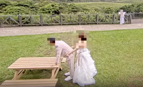 擎天崗「當事桌」變爆紅景點！新人穿婚紗致敬笑瘋：一定早生貴子