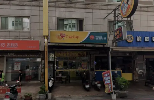 ▲本期大樂透有2名悲情幸運兒獲得88萬元貳獎獎金，圖為桃園市中壢區莊敬里「吉鑫樂彩券行」。（圖／翻攝自Google Maps）