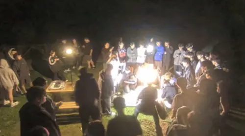 擎天崗情侶野戰地點爆紅！半夜遊客擠爆朝聖　觀眾看直播二度傻眼