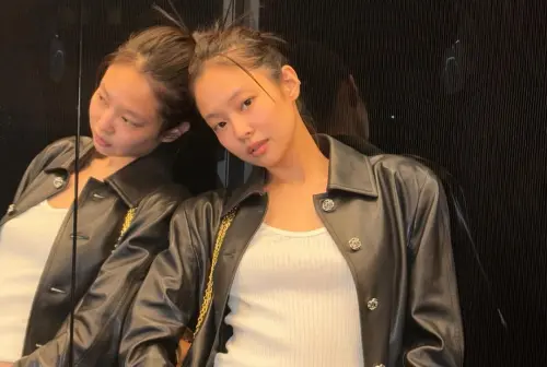 Jennie曬素顏美照忘了修鏡中倒影？真面目疑曝光　遭酸：好尷尬