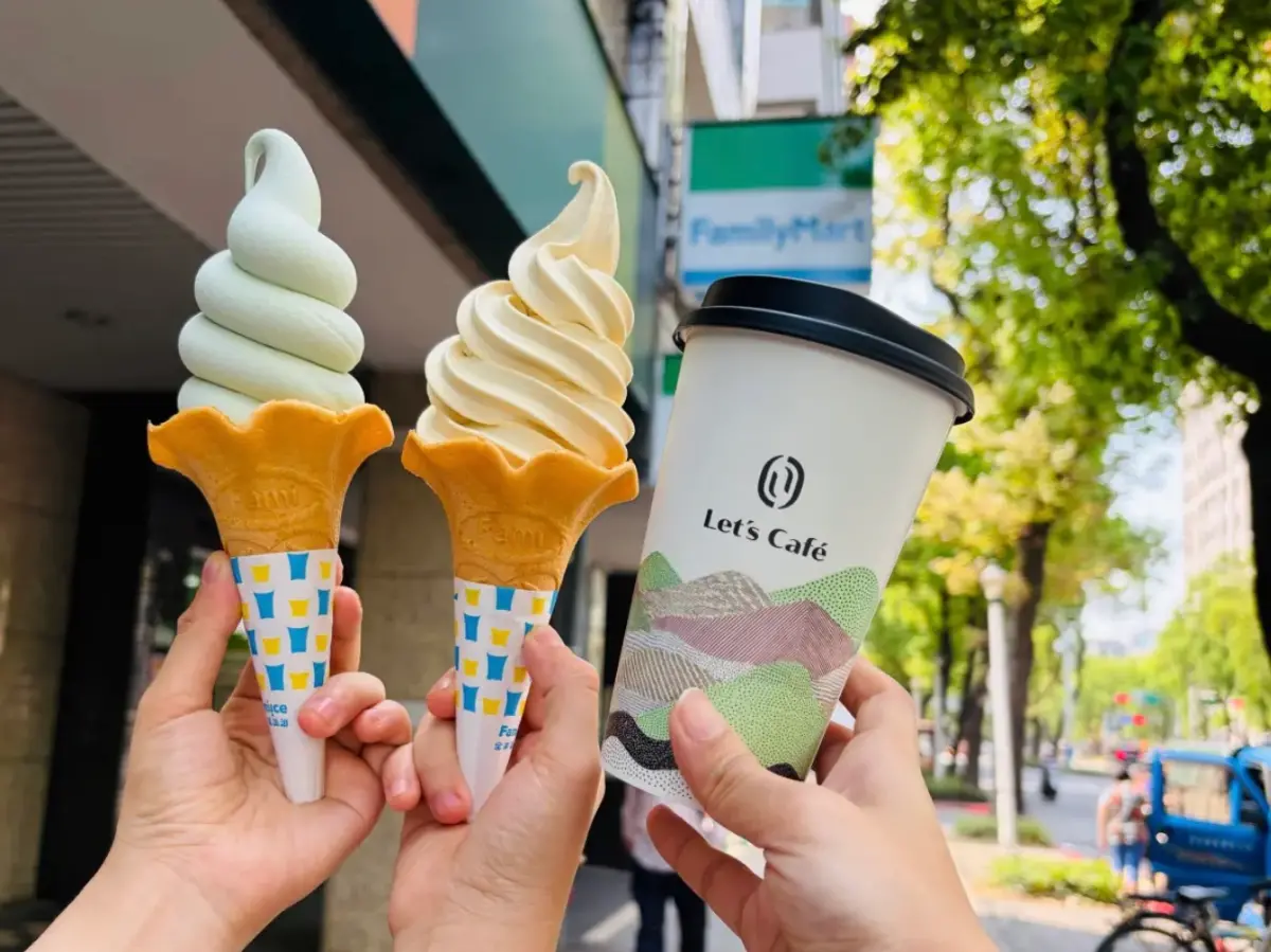 ▲全家、7-11週末霜淇淋優惠開跑，全家門市霜淇淋第二支6元，兩支共55元。（圖／全家提供）
