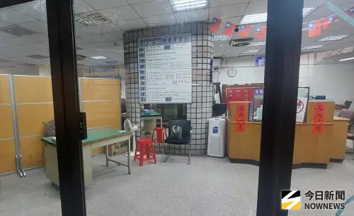 ▲孫安佐因在北投河堤測試自己改裝的「神級火箭槍」，而遭警方拘提帶回偵訊。（圖／記者林柏年攝）