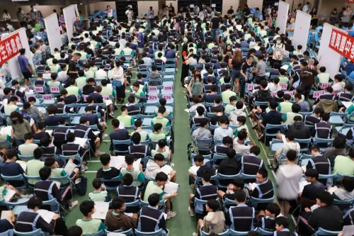 會考數學科：難易適中　用電量估計、馬拉松訓練入題