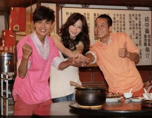 ▲2012年浩子（右）與阿翔（左）曾為温嵐（中）的演唱會宣傳活動站台。（圖／翻攝自hitoradio.com）