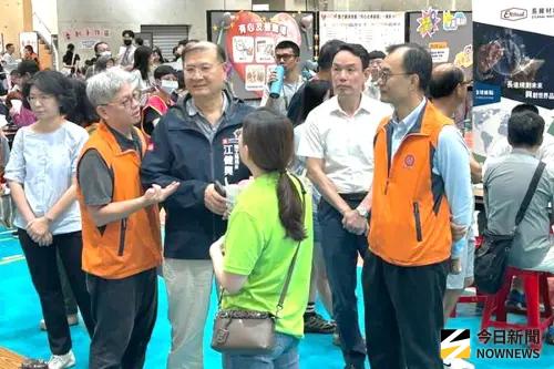 ▲高雄市政府勞工局舉辦薪動高雄職得幸福大型徵才活動，勞工局局長江健興等人到場，為求職民眾及徵才廠商加油打氣。(圖／記者黃守作攝，2026.05.16)