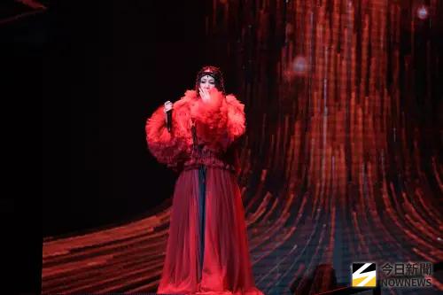 ▲中島美嘉演出最後，謝謝粉絲願意喊「安可」讓她再表演。（圖／記者朱永強攝）