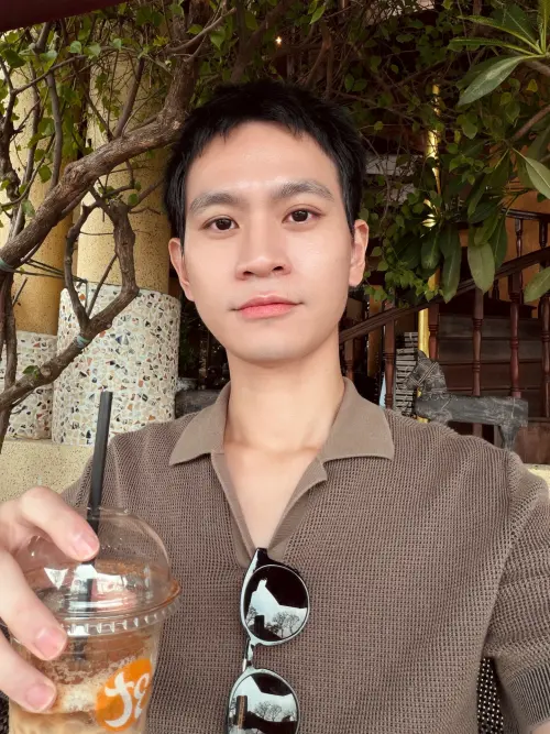 ▲Andy老師（如圖）與家寧分手後感情狀況備受外界關注，被問到近期是否有曖昧對象？他幽默表示：「最近一直追從白沙屯媽祖娘娘。」（圖／Andy老師臉書）