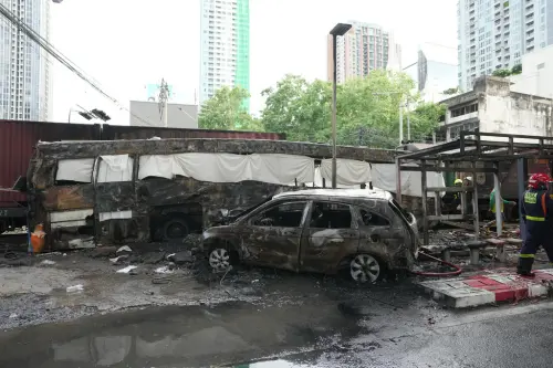 曼谷機場快線旁重大車禍！疑公車受困平交道釀8死15傷