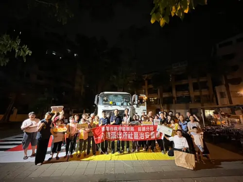 全國首創水泥預拌車開進座談會　民眾坐駕駛座直呼真的完全看不到