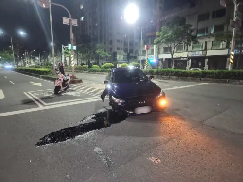 小客車自撞分隔島　唾液快篩陽性警依法送辦