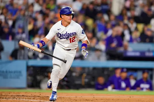 大谷翔平敲三壘安打爆笑幕後！道奇隊友回頭看傻：怎麼你也回來了
